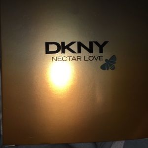 DKNY NECTAR LOVE PERFUM AND SHOWER GEL